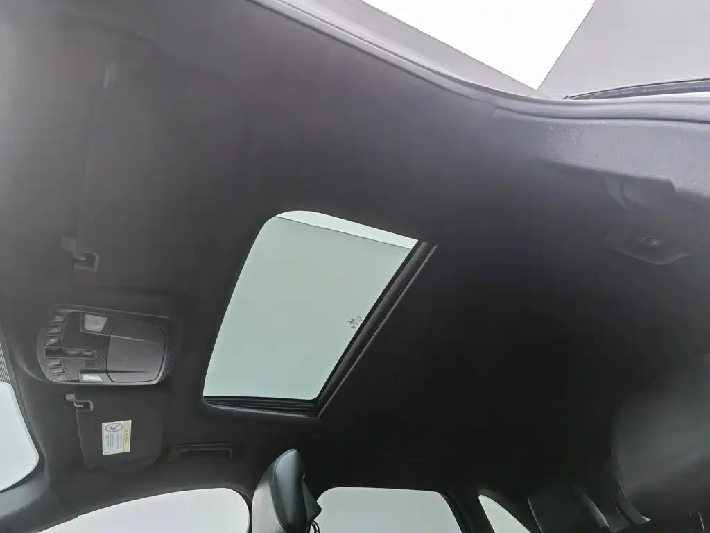 Lincoln MKC — миниатюра 14