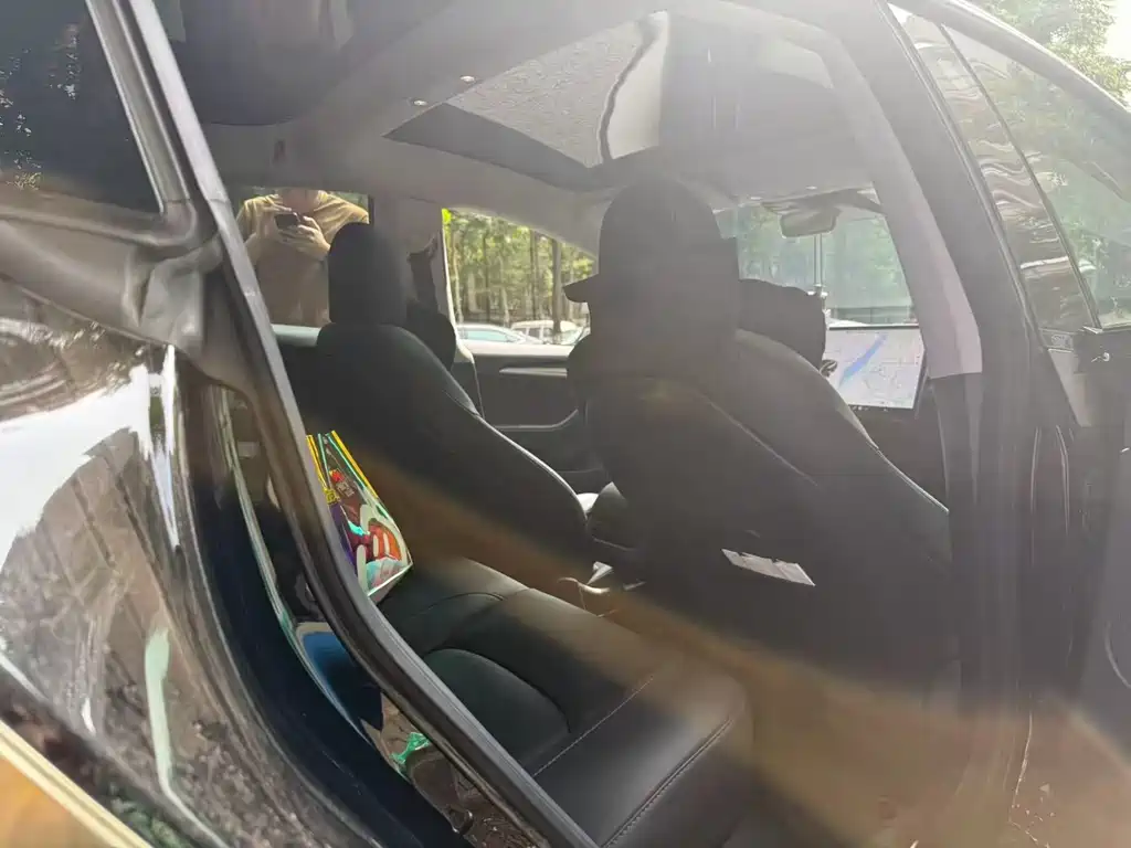 Tesla Model 3 — миниатюра 3