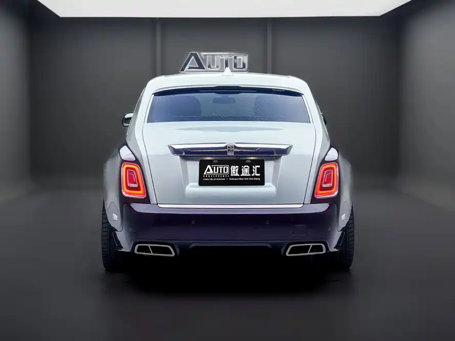 Rolls-Royce Phantom 6.7T Long Wheelbase Edition, фото 3