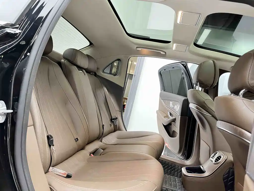 Mercedes-Benz E-Class — миниатюра 6