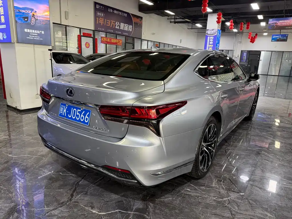 Lexus LS — миниатюра 11
