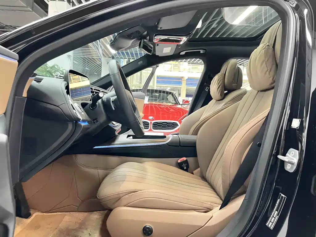 Mercedes-Benz E-Class — миниатюра 7