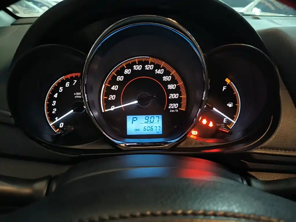 Toyota Yaris L — миниатюра 12