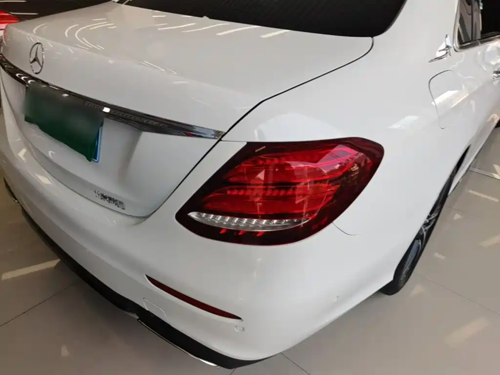 Mercedes-Benz E-Class — миниатюра 8