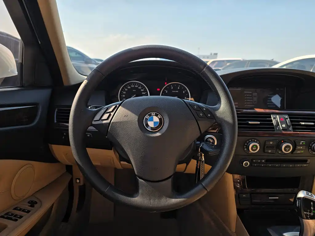 BMW 5 Series — миниатюра 10