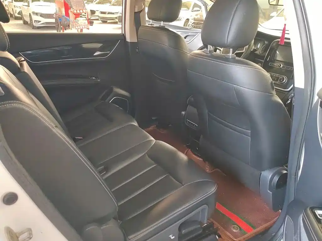 BYD MAX — миниатюра 4