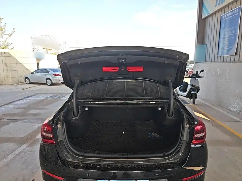 Hongqi Hongqi H5 — миниатюра 19