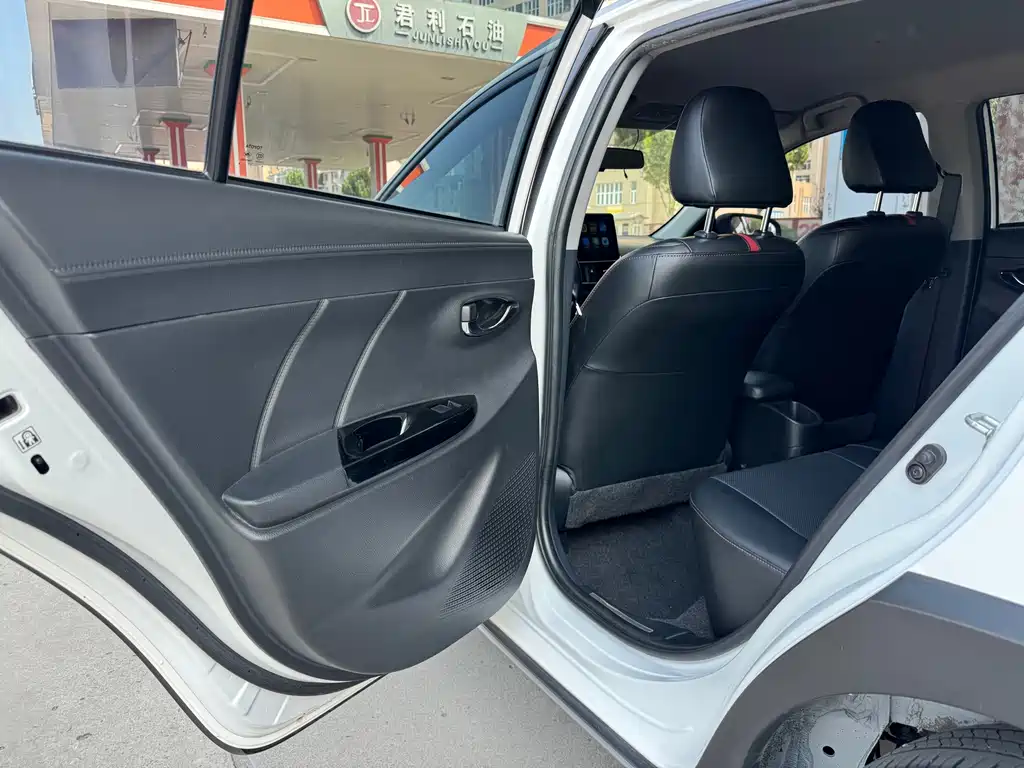 Toyota Yaris L — миниатюра 8