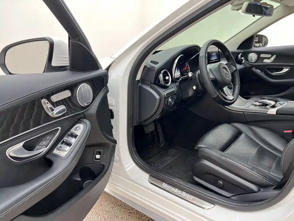 Mercedes-Benz C-Class — миниатюра 12