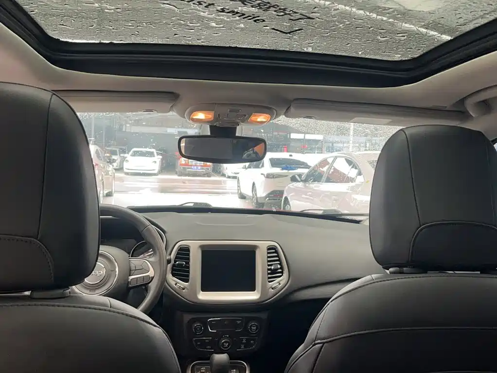Jeep Compass — миниатюра 10