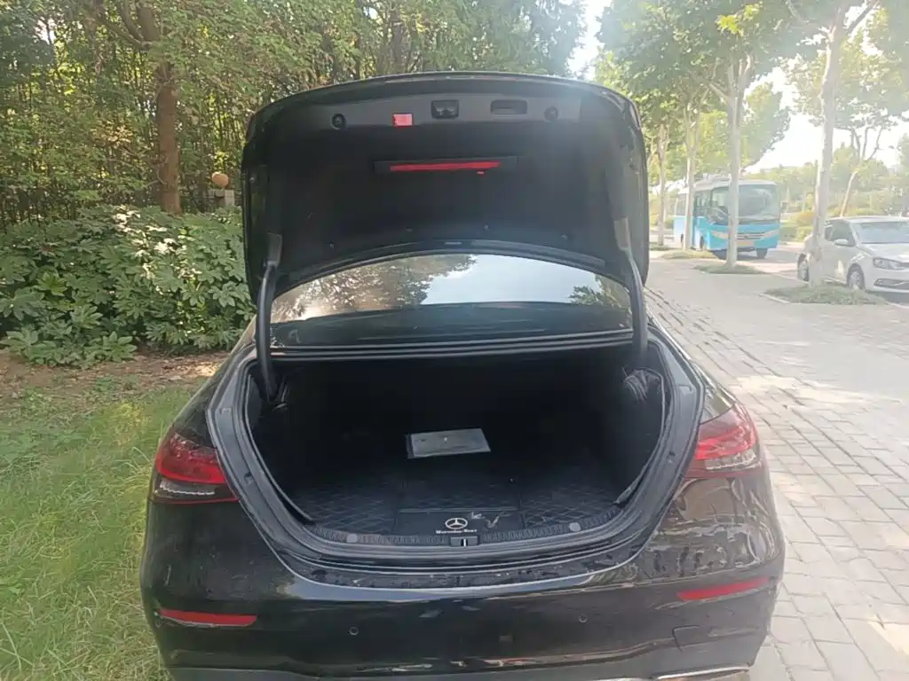 Mercedes-Benz E-Class — миниатюра 19