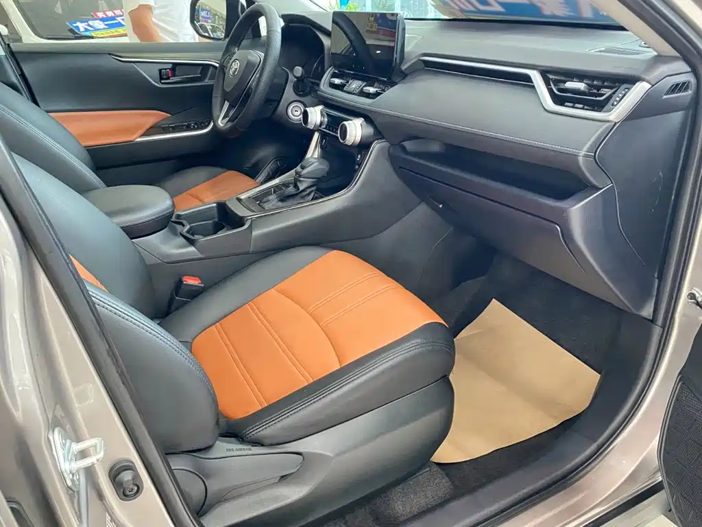 Toyota RAV4 — миниатюра 10