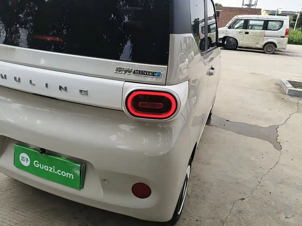 Wuling MINIEV — миниатюра 8