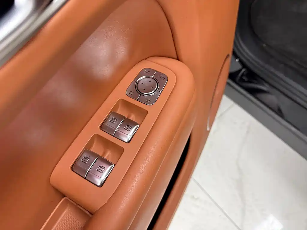 Li Auto Li L8 — миниатюра 10