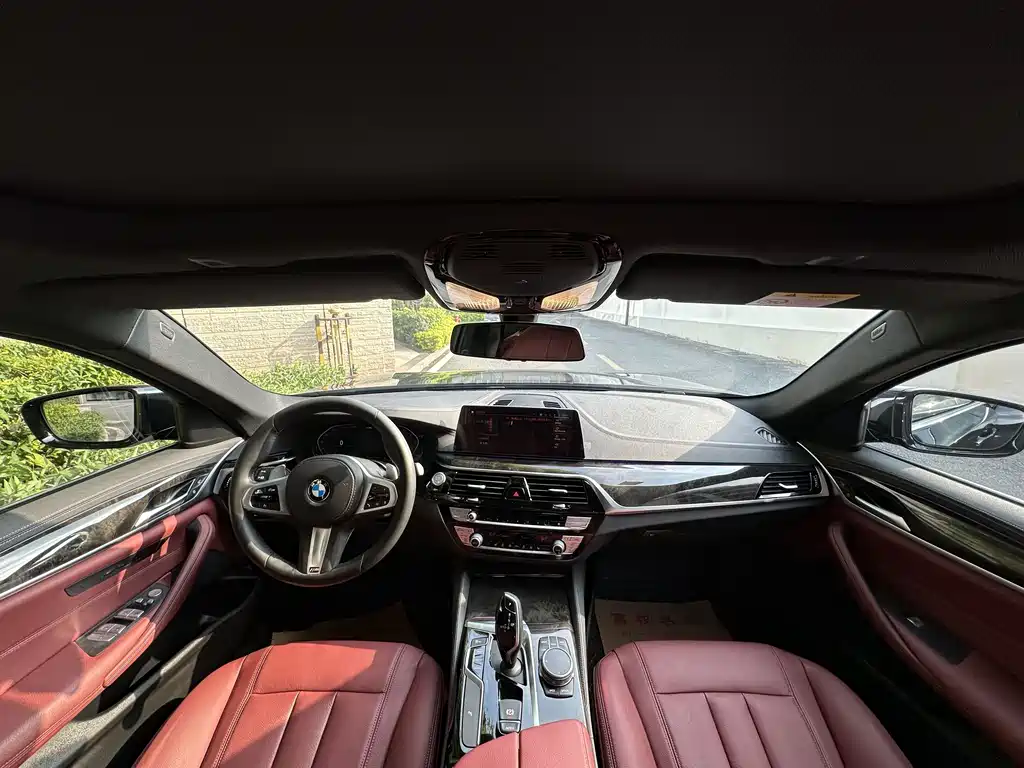 BMW 5 Series — миниатюра 13