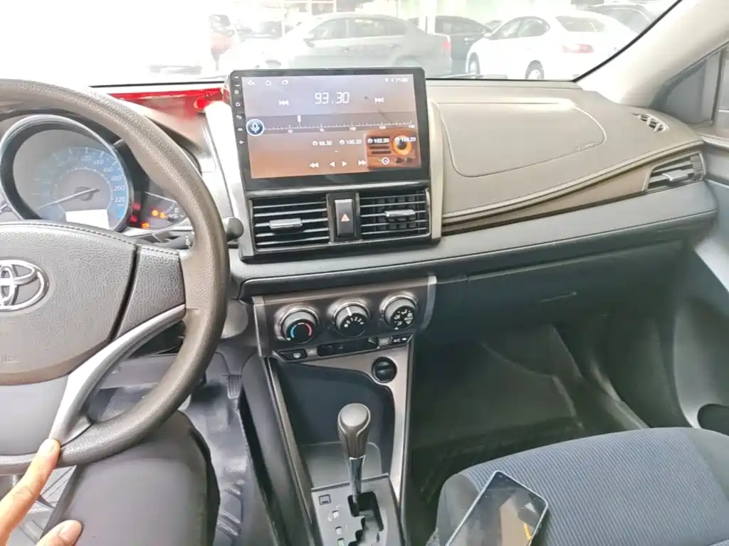 Toyota Yaris L — миниатюра 10