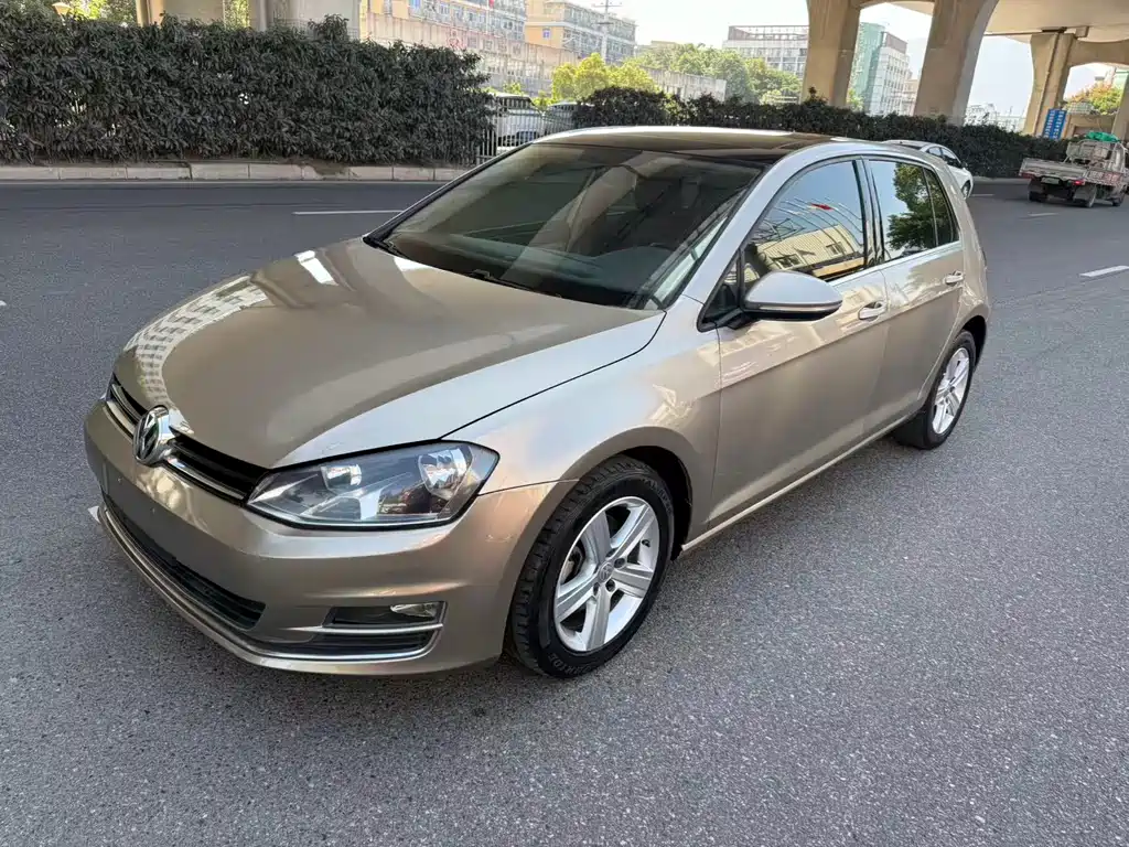 VOLKSWAGEN GOLF