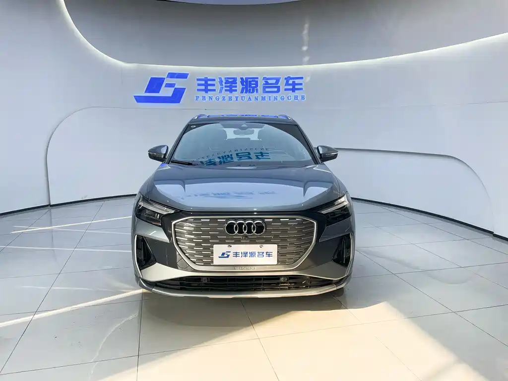 AUDI Q4 E TRON