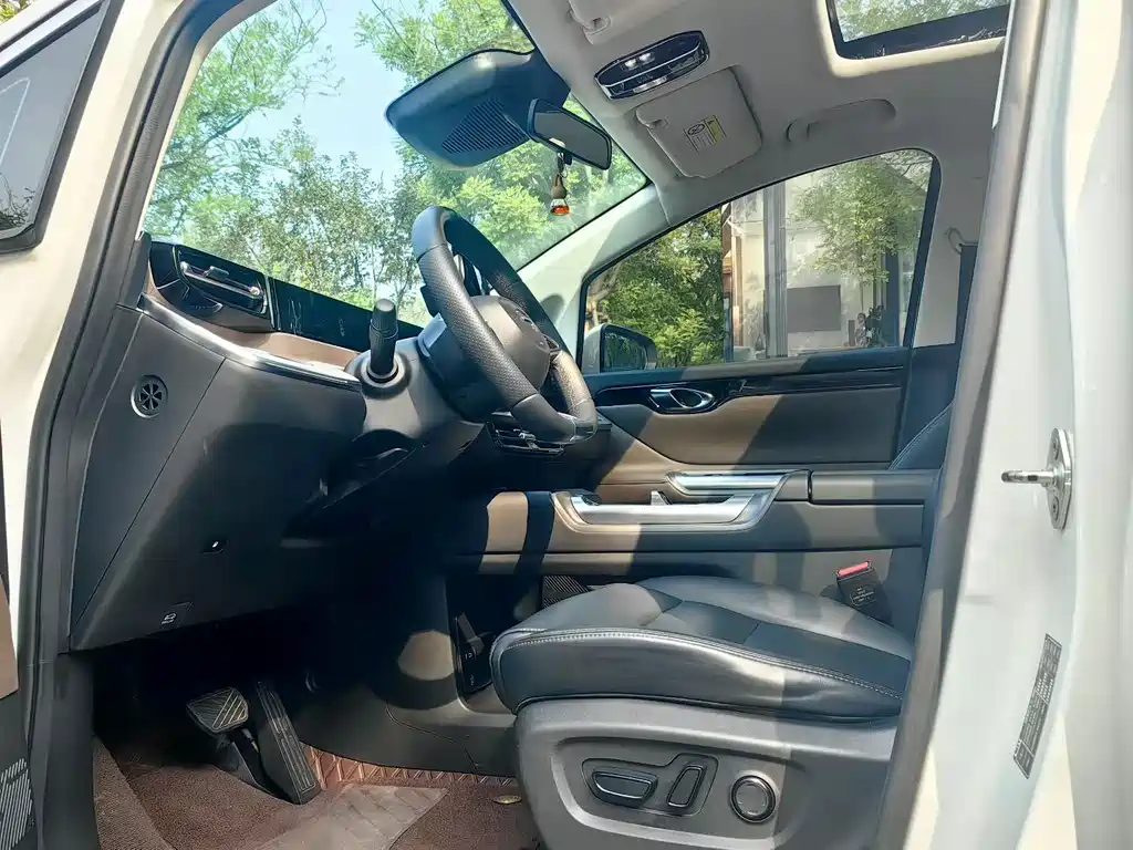 GAC Motor Trumpchi E8 PHEV — миниатюра 8