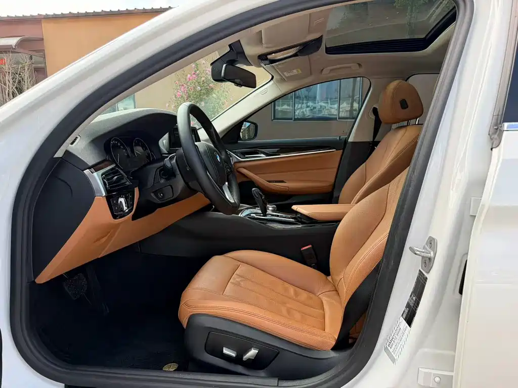 BMW 5 Series — миниатюра 7
