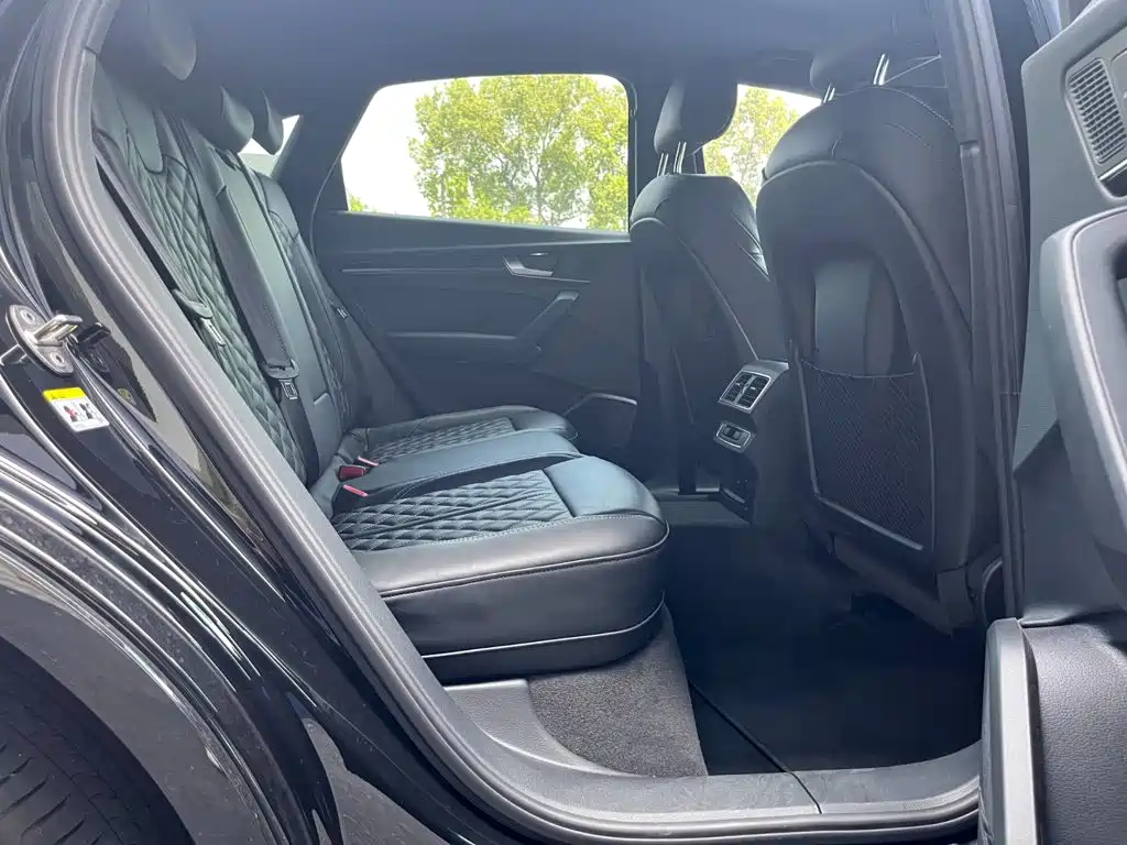 Audi Q5L Sportback — миниатюра 10