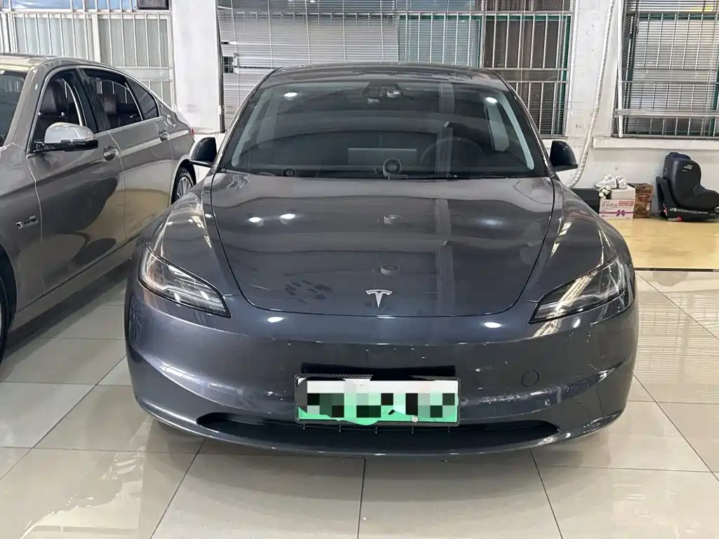 Tesla Model 3 — миниатюра 2