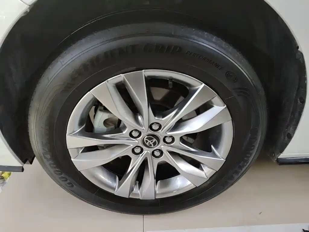 Toyota Sienna — миниатюра 23