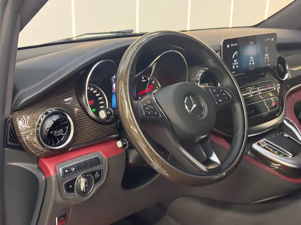Mercedes-Benz V-Class — миниатюра 17
