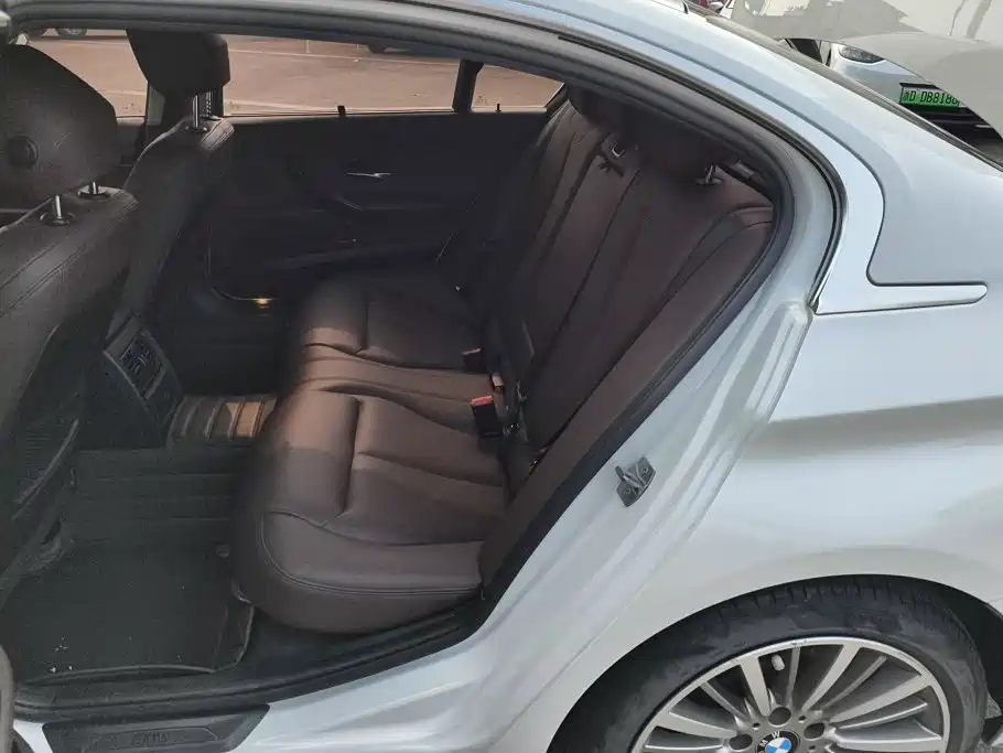 BMW 3 Series — миниатюра 11