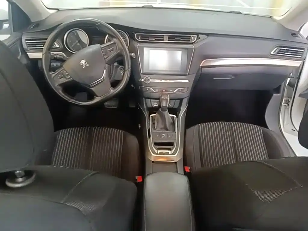 Peugeot 408 2015 1.2T AT Luxury