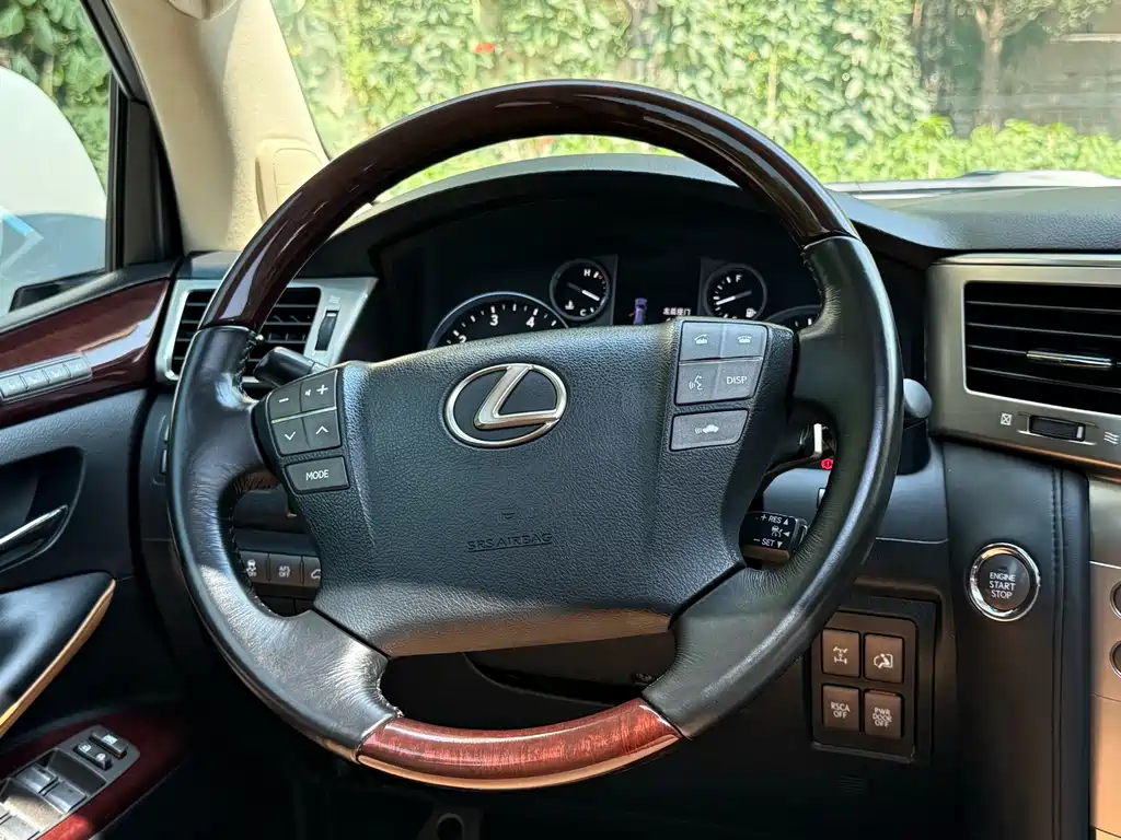 Lexus LX — миниатюра 14
