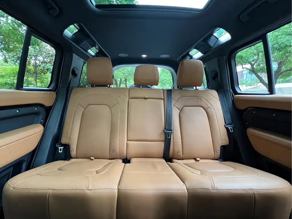 Land Rover Defender — миниатюра 6