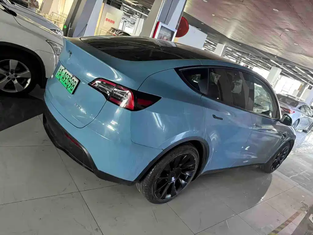 Tesla Model Y — миниатюра 9