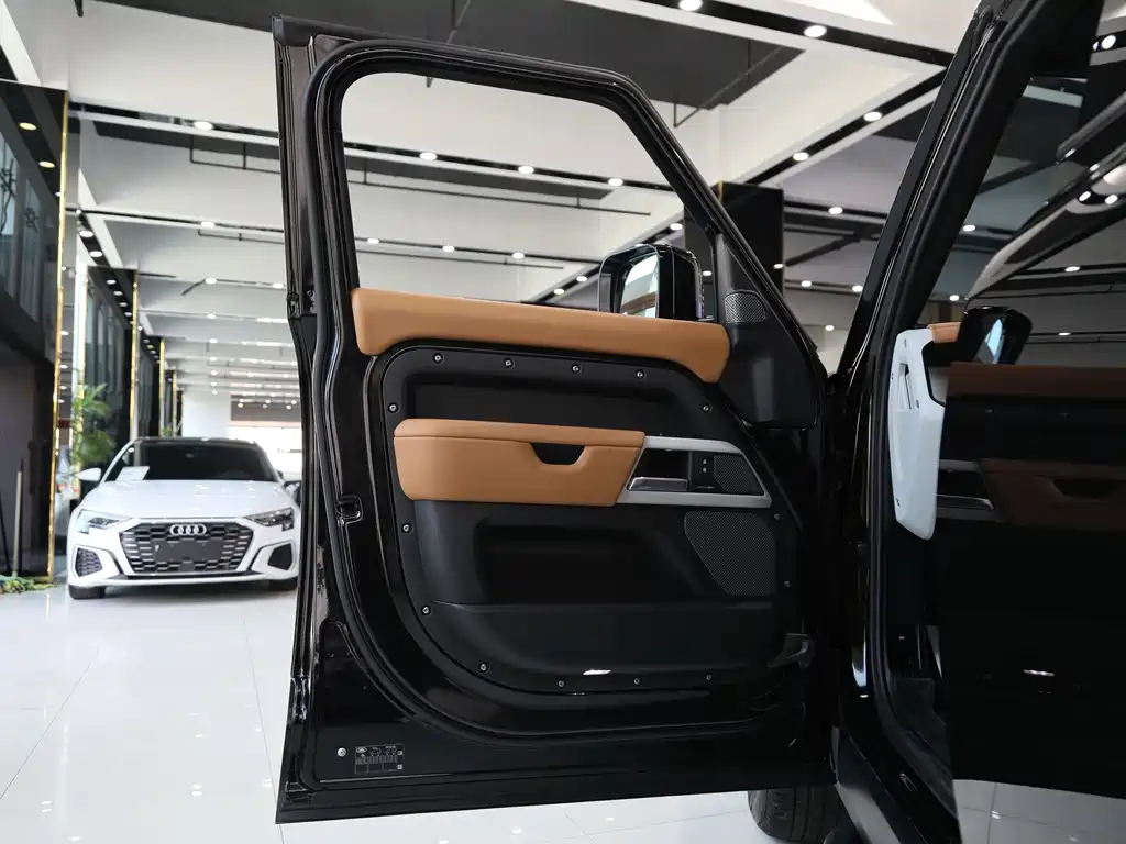 Land Rover Defender — миниатюра 5