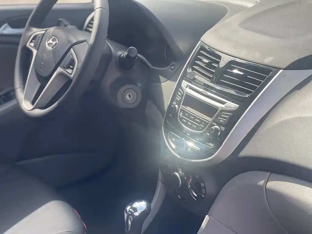 Hyundai Verna — миниатюра 11