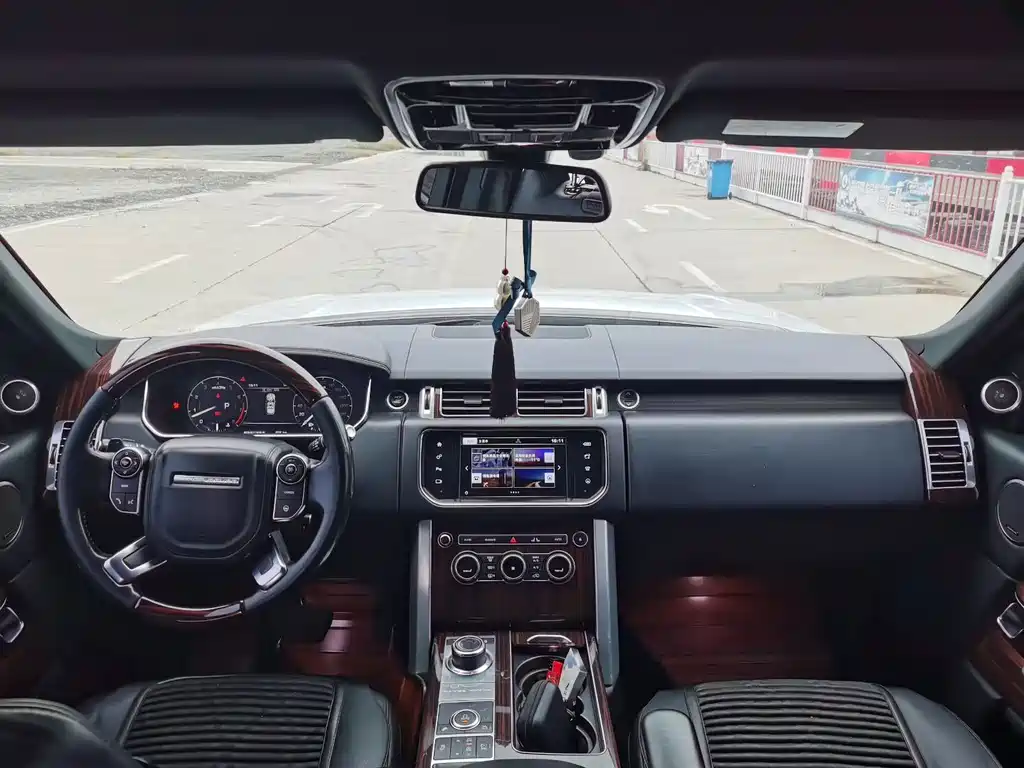 Land Rover Range Rover — миниатюра 8