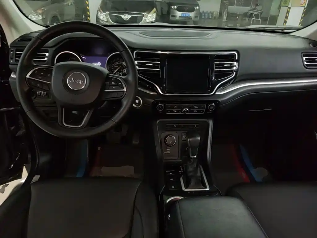 Jeep Grand Commander — миниатюра 10