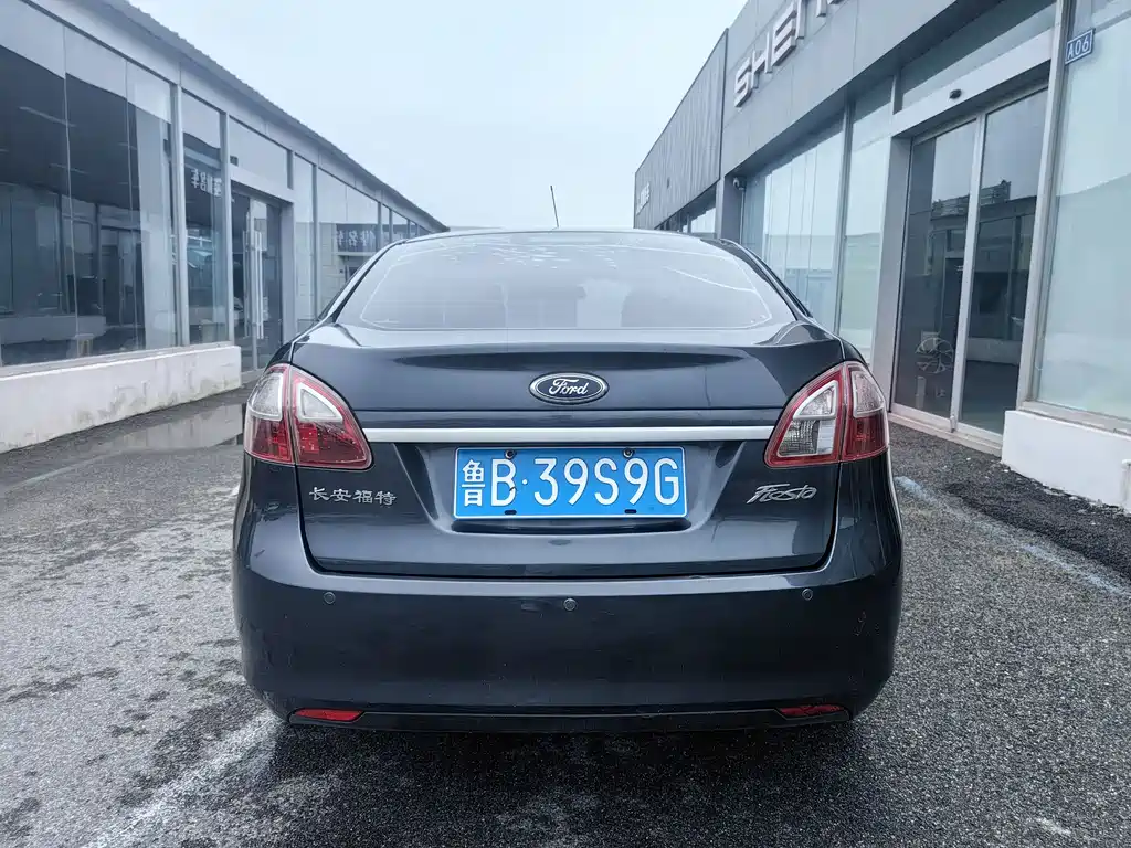 Ford Fiesta 2011 1.5L AT Fashion