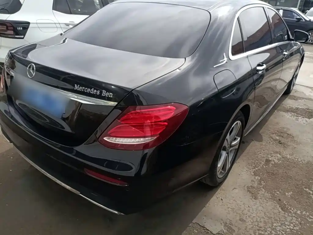 Mercedes-Benz E-Class — миниатюра 7