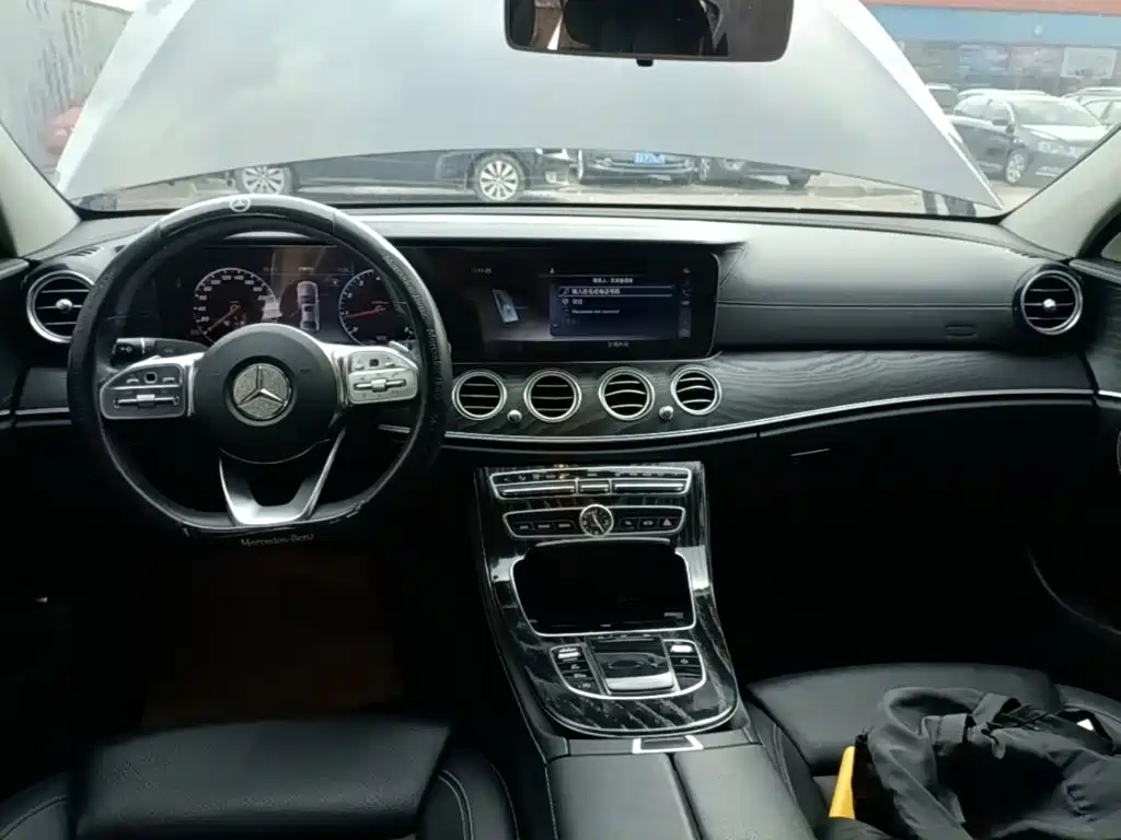 Mercedes-Benz E-Class — миниатюра 18
