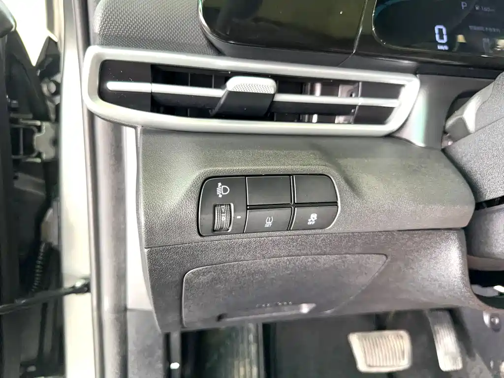 Hyundai Elantra — миниатюра 11