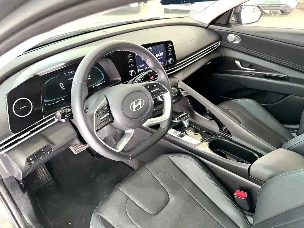 Hyundai Elantra — миниатюра 14