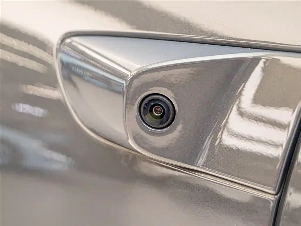 Onvo L90 2025 Pro мест
