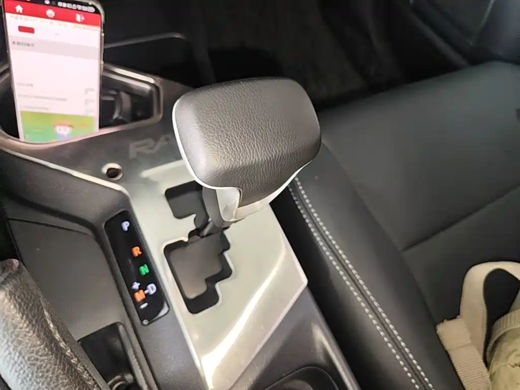 Toyota RAV4 — миниатюра 14