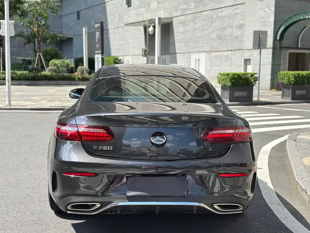 Mercedes-Benz E-Class (Import) — миниатюра 8