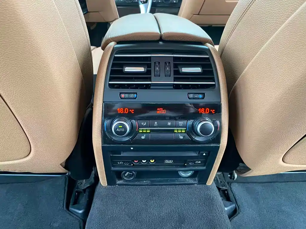 BMW 7 Series — миниатюра 12