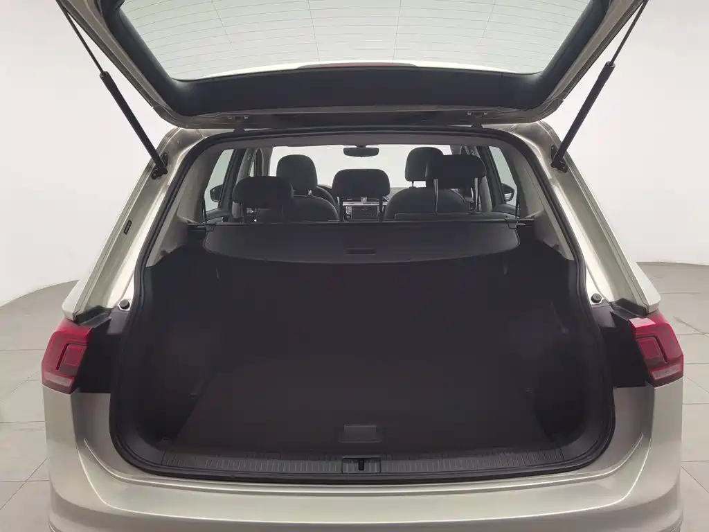 Volkswagen Tiguan L — миниатюра 16