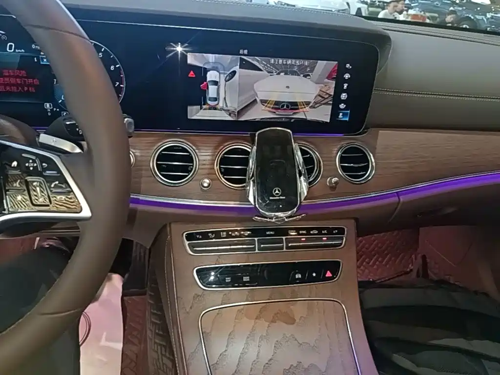 Mercedes-Benz E-Class — миниатюра 13