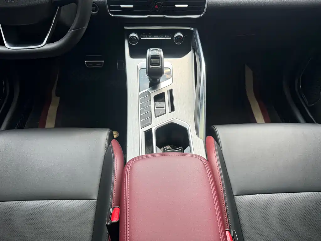 Geely Binyue — миниатюра 10