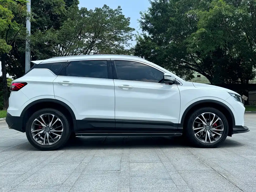 Geely Binyue — миниатюра 24